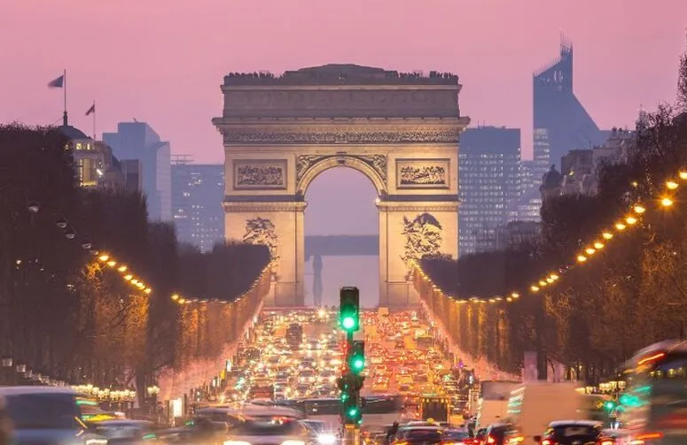 Paris & Disneyland Pegasus Havayolları İle 3 Gece