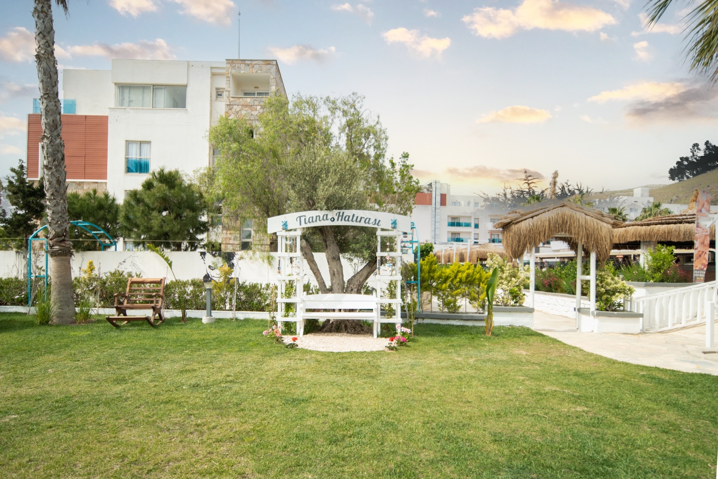 Tiana Beach resort 4 Gece Otel Konaklamalı